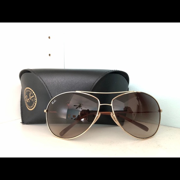 Ray-Ban Accessories - Ray Ban aviator sunglasses with case